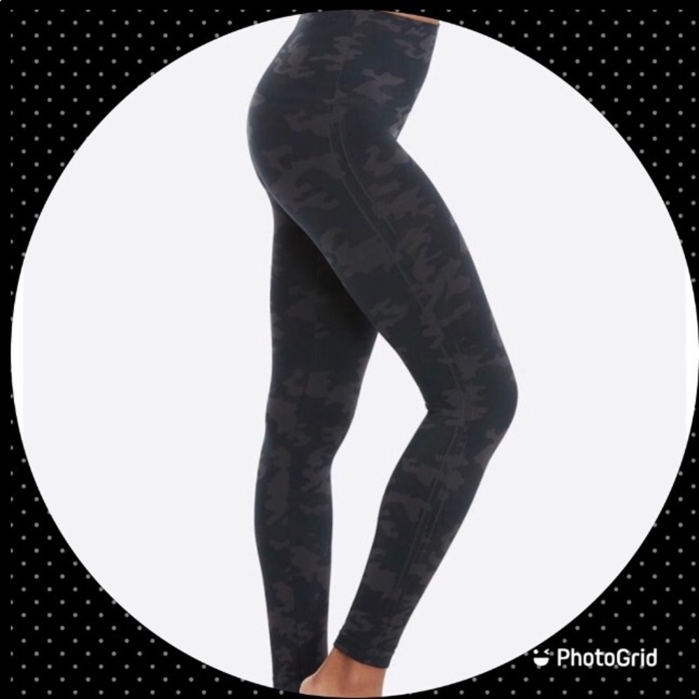 Spanx Look At Me Now Black Camo Leggings M